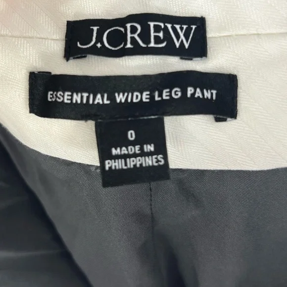 NEW / Wide-leg essential pant in grey herringbone Italian wool blend / B003 - Picture 5 of 9